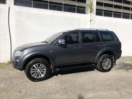 MITSUBISHI PAJERO 3.5 HPE 4X4 2017