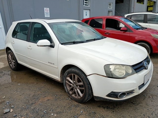 Veículo: VOLKSWAGEN GOLF 1.6 SPORTLINE  