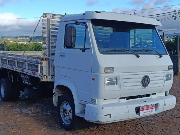 Caminhão VW 8.120 2004