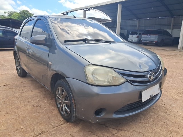 TOYOTA ETIOS HB X  Cor: 