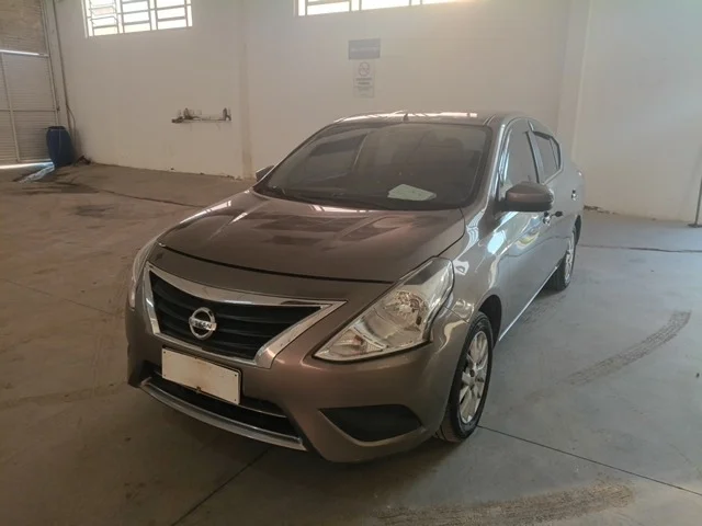 NISSAN - VERSA 1.6SV CVT ANO 2016 / 2017