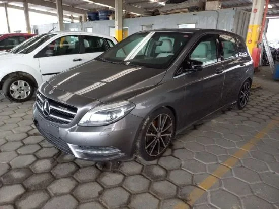 Benz B200 CGI 1.6 TB ANO 2012/2013